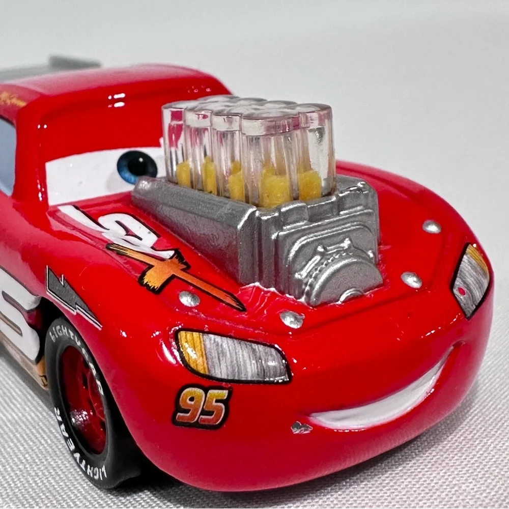 Disney Pixar Cars XRS Drag Racing Rare Lightning McQueen GFV34 Die-cast